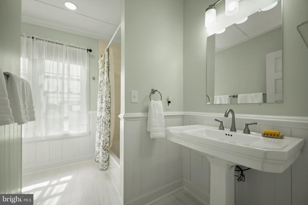 Image 23 of property listing at 21901 NEW HAMPSHIRE AVE, Brookeville, MD 20833