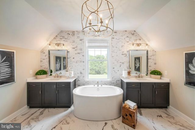 5405 RED OAK DR, Coopersburg, PA 18036