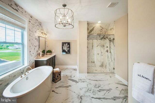 5405 RED OAK DR, Coopersburg, PA 18036