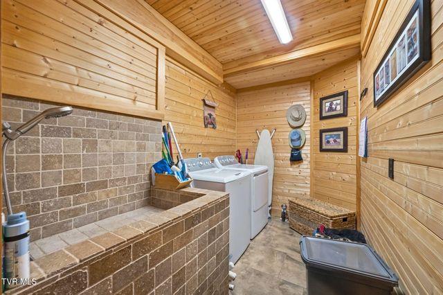 2835 Cross Mountain Road, Shady Valley, TN 37688