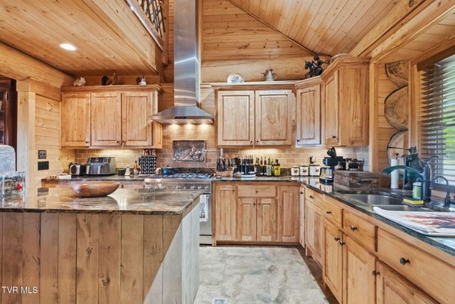 2835 Cross Mountain Road, Shady Valley, TN 37688