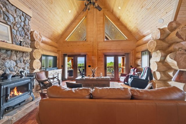 2835 Cross Mountain Road, Shady Valley, TN 37688