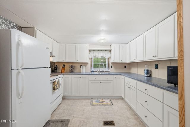 2835 Cross Mountain Road, Shady Valley, TN 37688