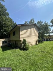 402 WARBURTON OAKS DR, Fort Washington, MD 20744