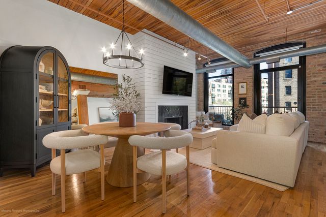 550 N Kingsbury Street 316, Chicago, IL 60654