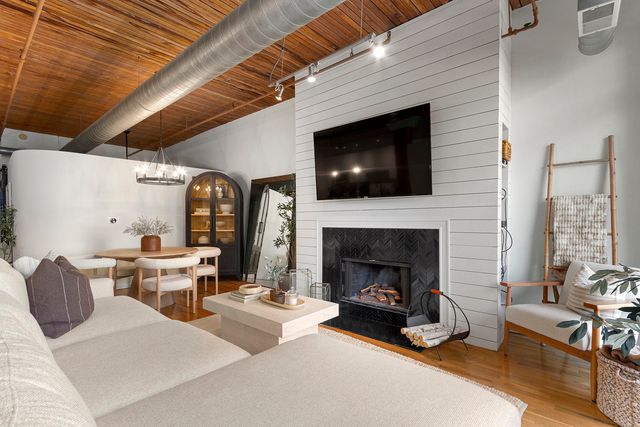 550 N Kingsbury Street 316, Chicago, IL 60654