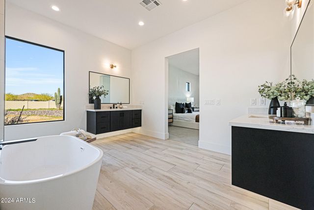1420 E COYOTE WASH Drive, Phoenix, AZ 85085