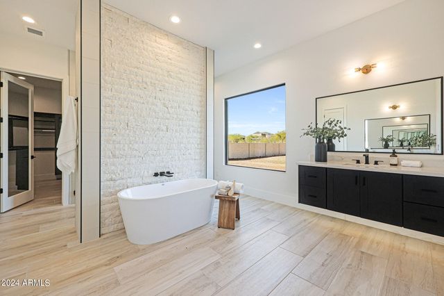1420 E COYOTE WASH Drive, Phoenix, AZ 85085