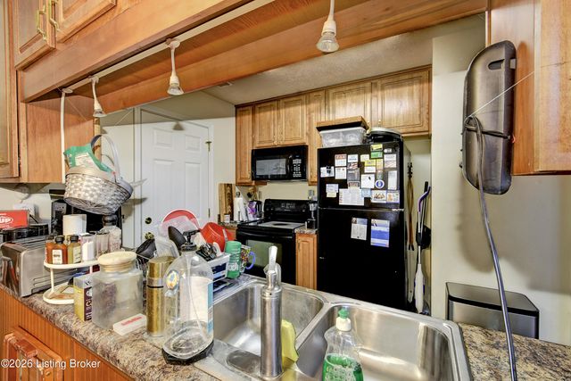 4803 Edge Valley Ln, Louisville, KY 40258