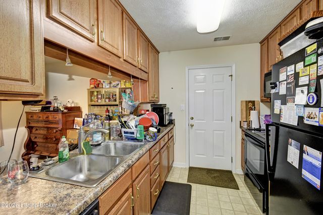 4803 Edge Valley Ln, Louisville, KY 40258