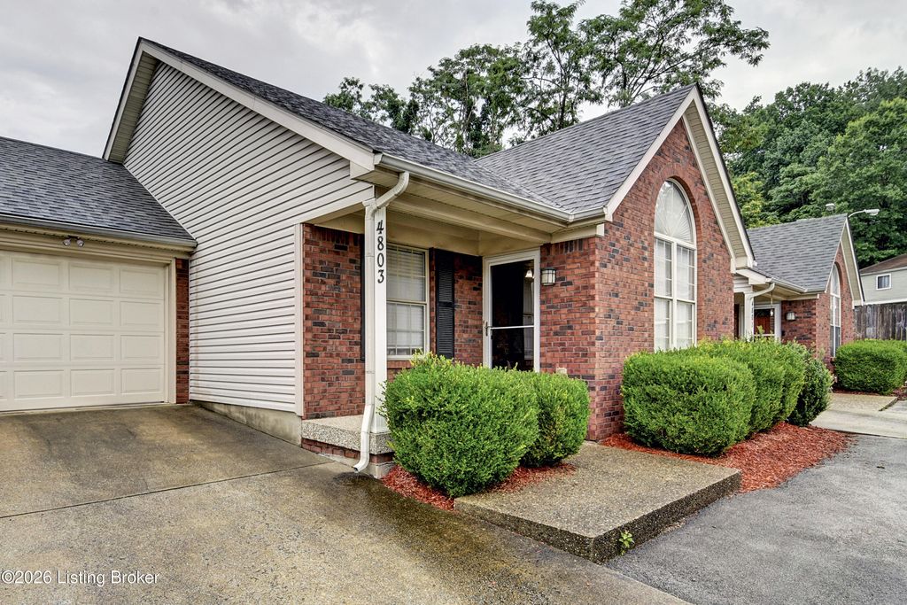 4803 Edge Valley Ln, Louisville, KY 40258