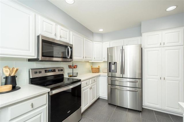 4133 Teal Drive, Lawrence, KS 66047