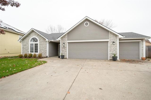 4133 Teal Drive, Lawrence, KS 66047