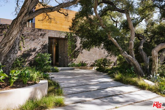9705 Oak Pass Road, Beverly Hills, CA 90210