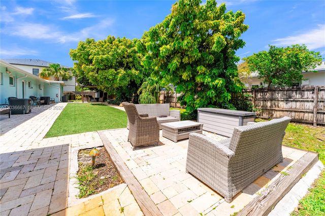 4008 NW 5th Ave, Oakland Park, FL 33309