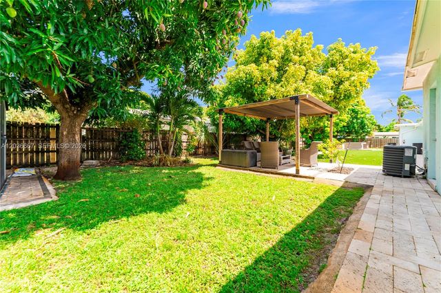 4008 NW 5th Ave, Oakland Park, FL 33309