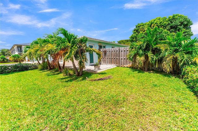 4008 NW 5th Ave, Oakland Park, FL 33309