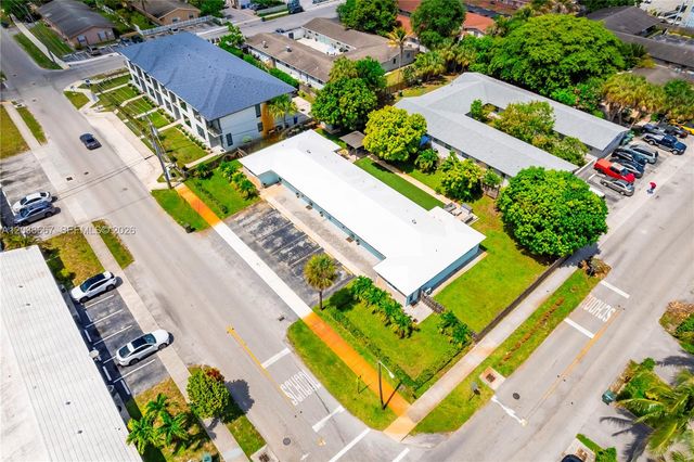 4008 NW 5th Ave, Oakland Park, FL 33309