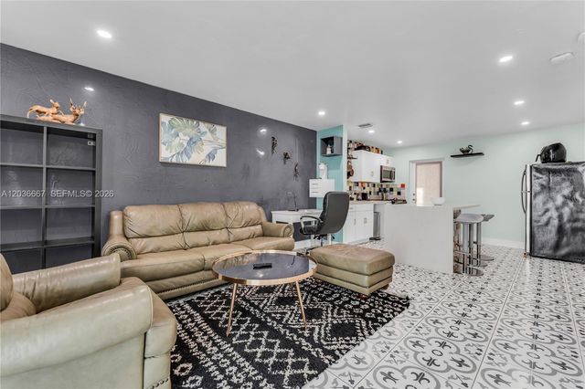 4008 NW 5th Ave, Oakland Park, FL 33309