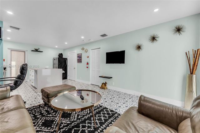 4008 NW 5th Ave, Oakland Park, FL 33309