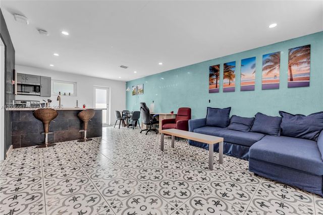 4008 NW 5th Ave, Oakland Park, FL 33309