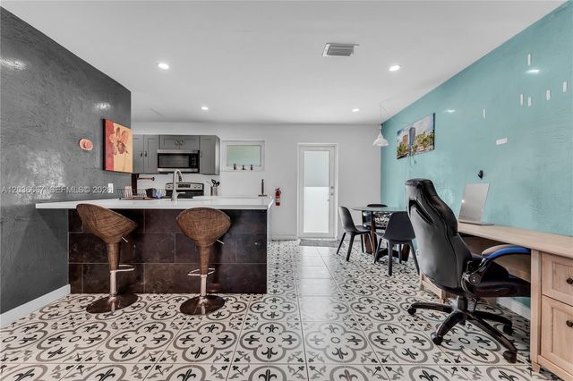 4008 NW 5th Ave, Oakland Park, FL 33309
