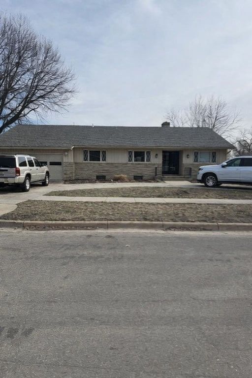 1308 N Armour Ln, Wichita, KS 67206