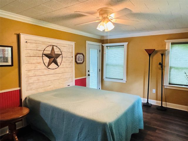 1007 N Johnson Street, Mineola, TX 75773