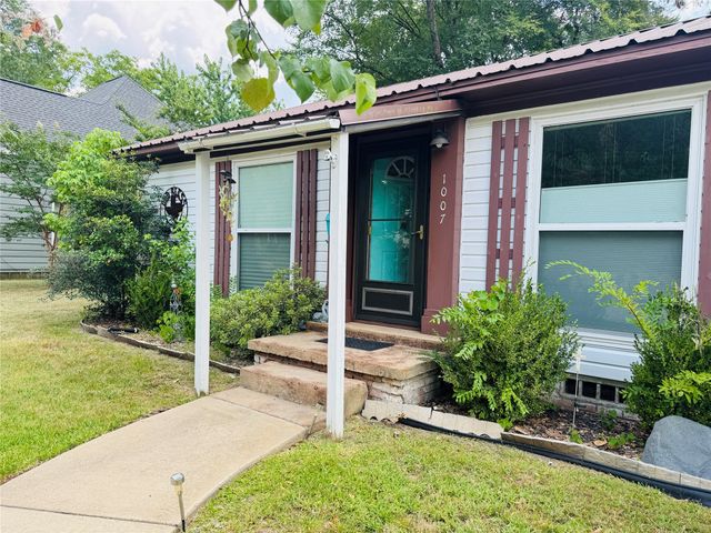 1007 N Johnson Street, Mineola, TX 75773
