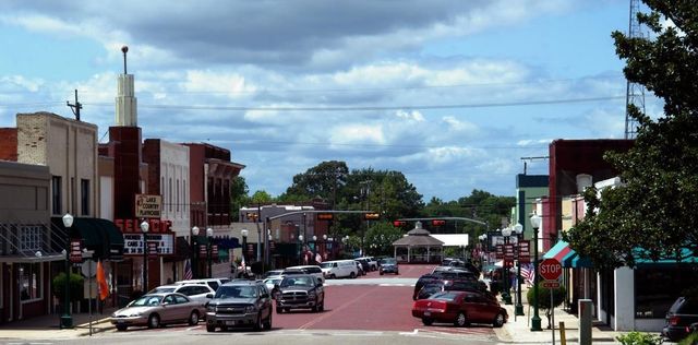 1007 N Johnson Street, Mineola, TX 75773