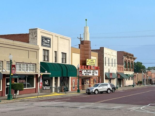 1007 N Johnson Street, Mineola, TX 75773