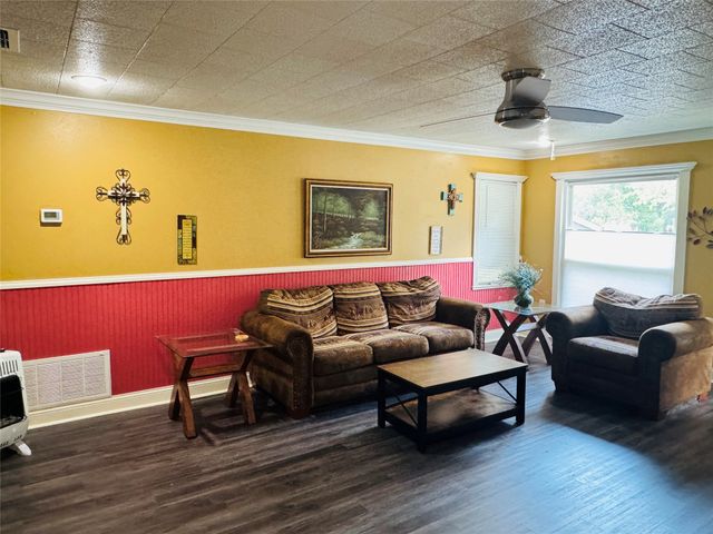 1007 N Johnson Street, Mineola, TX 75773