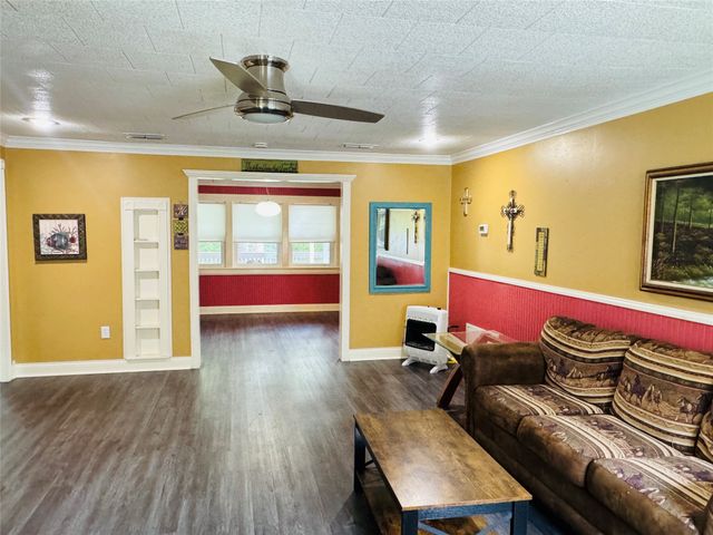 1007 N Johnson Street, Mineola, TX 75773