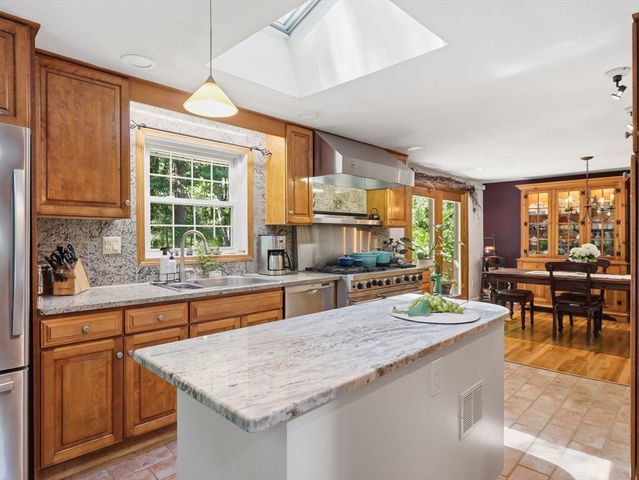 77 Old Stage Rd, Chelmsford, MA 01824