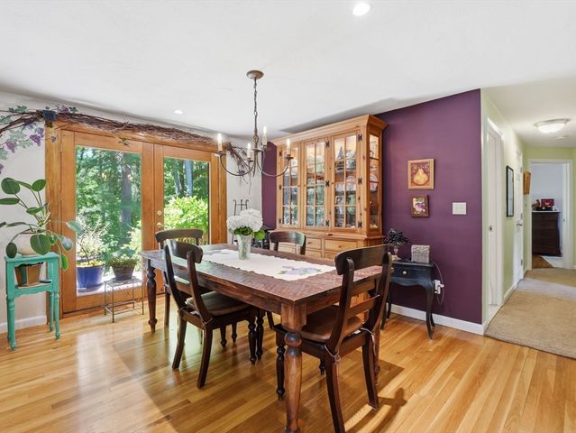 77 Old Stage Rd, Chelmsford, MA 01824