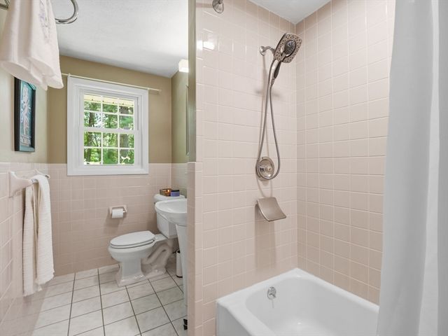 77 Old Stage Rd, Chelmsford, MA 01824