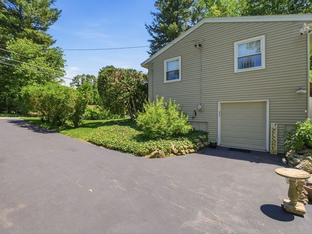 77 Old Stage Rd, Chelmsford, MA 01824