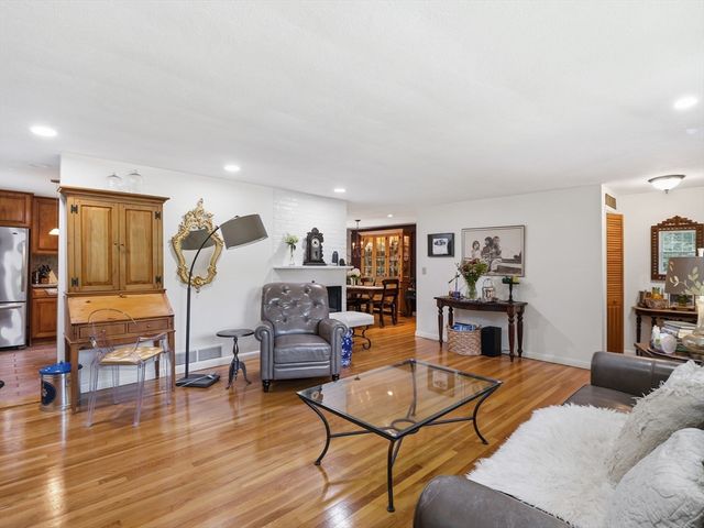77 Old Stage Rd, Chelmsford, MA 01824