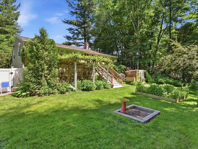 77 Old Stage Rd, Chelmsford, MA 01824
