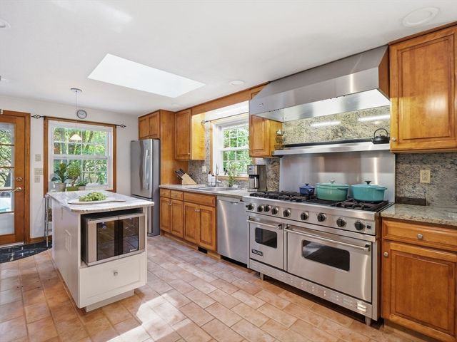 77 Old Stage Rd, Chelmsford, MA 01824