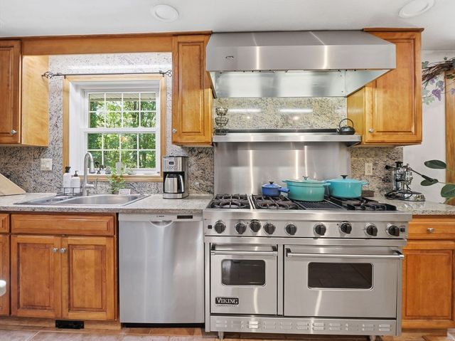 77 Old Stage Rd, Chelmsford, MA 01824