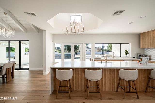 10111 E CHOLLA Street, Scottsdale, AZ 85260