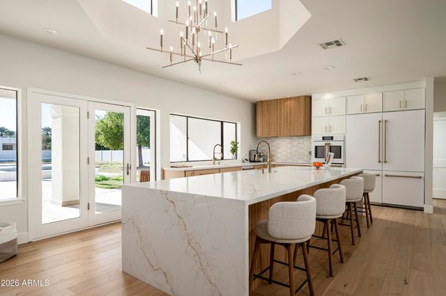 10111 E CHOLLA Street, Scottsdale, AZ 85260