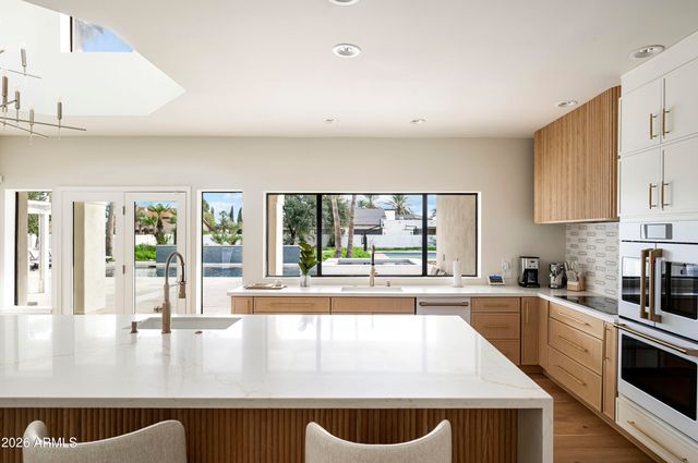 10111 E CHOLLA Street, Scottsdale, AZ 85260