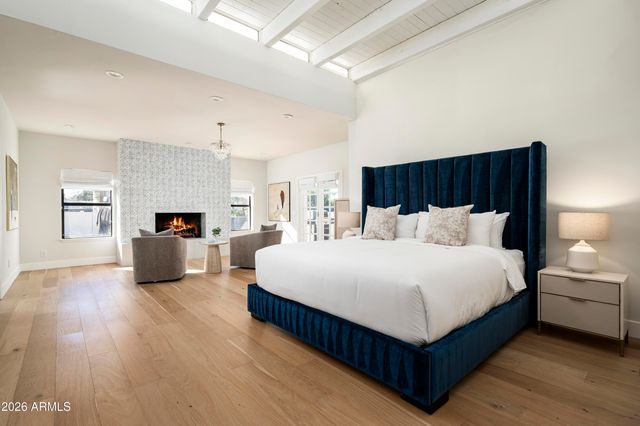 10111 E CHOLLA Street, Scottsdale, AZ 85260