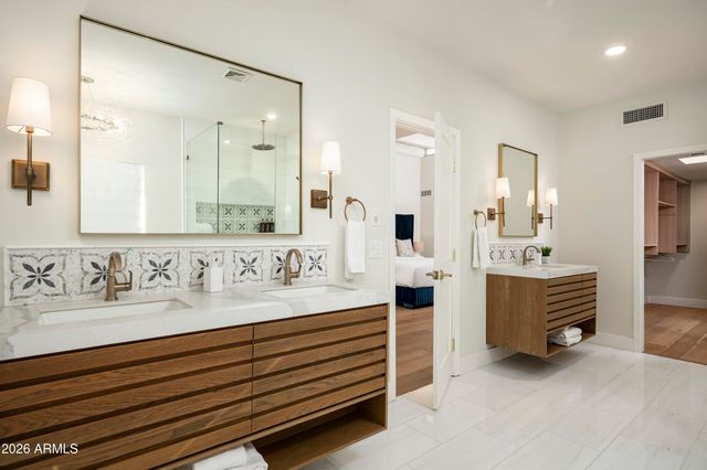 10111 E CHOLLA Street, Scottsdale, AZ 85260