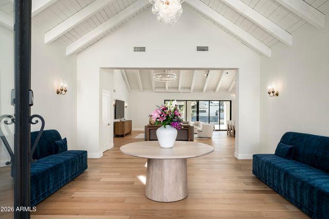 10111 E CHOLLA Street, Scottsdale, AZ 85260