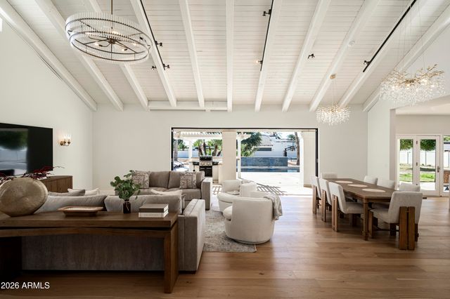 10111 E CHOLLA Street, Scottsdale, AZ 85260