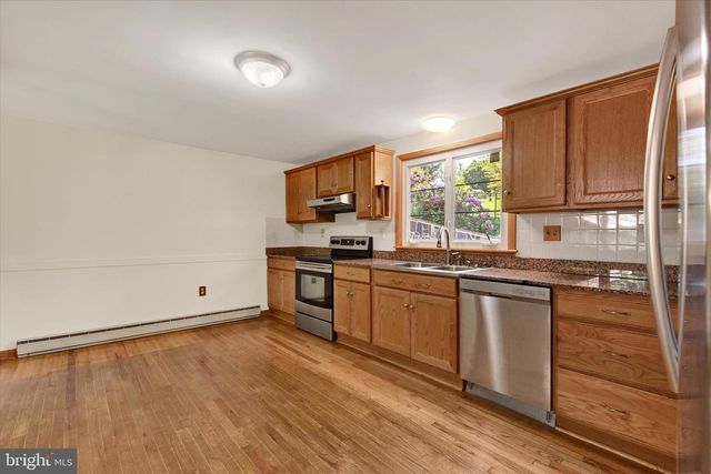 10 FIELD STONE DR, Mechanicsburg, PA 17050