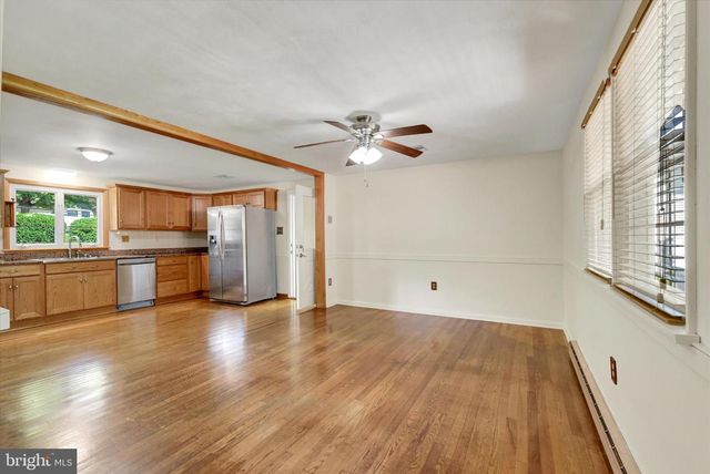 10 FIELD STONE DR, Mechanicsburg, PA 17050